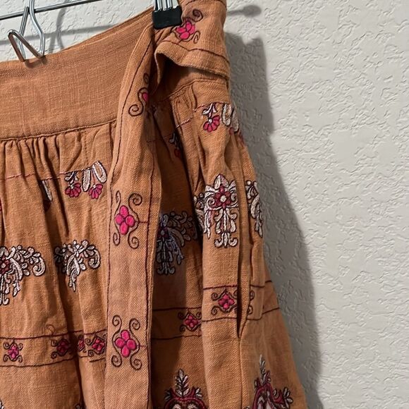 ANTHROPOLOGIE Meghan Embroidered Mini Skirt, Tan/Pink, Size 4 - Picture 5 of 9
